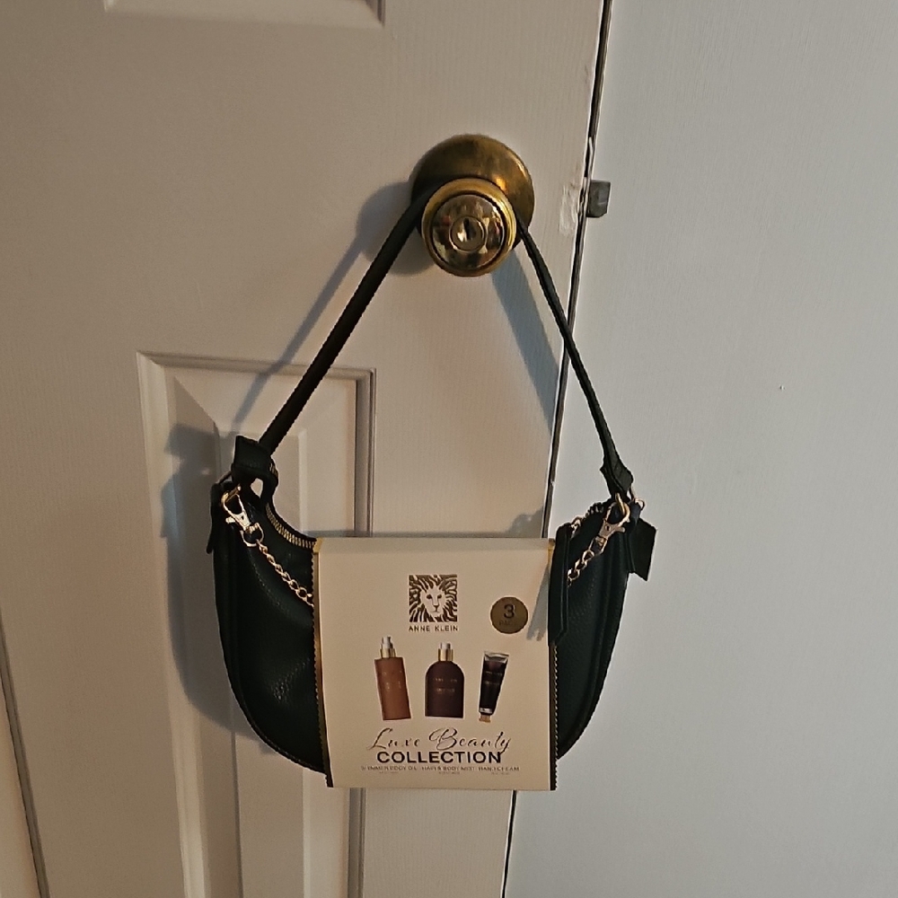 Elegant Black Women's Bag